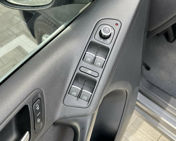 Серый Фольксваген Тигуан, объемом двигателя 2.02 л и пробегом 277 тыс. км за 9300 $, фото 10 на Automoto.ua