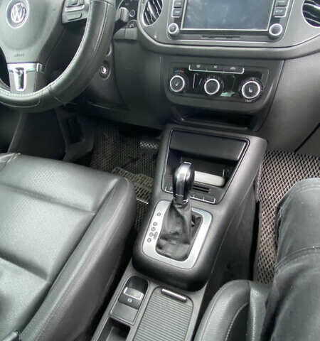 Серый Фольксваген Тигуан, объемом двигателя 1.98 л и пробегом 260 тыс. км за 11500 $, фото 20 на Automoto.ua