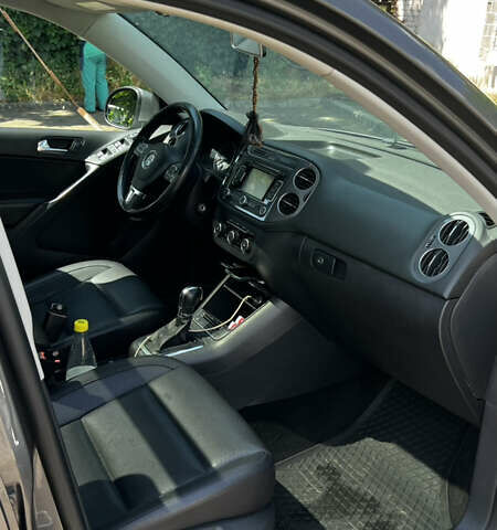 Серый Фольксваген Тигуан, объемом двигателя 1.98 л и пробегом 258 тыс. км за 10500 $, фото 4 на Automoto.ua