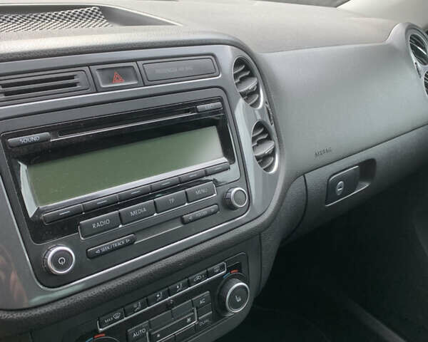 Серый Фольксваген Тигуан, объемом двигателя 1.98 л и пробегом 250 тыс. км за 11750 $, фото 11 на Automoto.ua