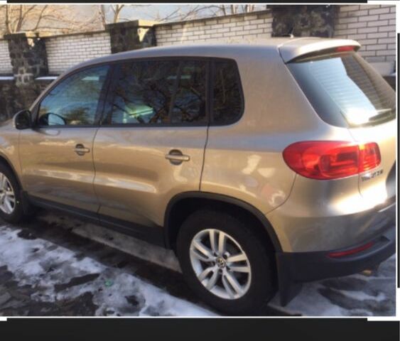 Сірий Фольксваген Тігуан, об'ємом двигуна 1.4 л та пробігом 235 тис. км за 13100 $, фото 2 на Automoto.ua