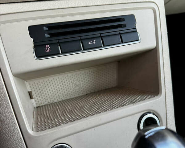 Сірий Фольксваген Тігуан, об'ємом двигуна 1.98 л та пробігом 268 тис. км за 10800 $, фото 22 на Automoto.ua