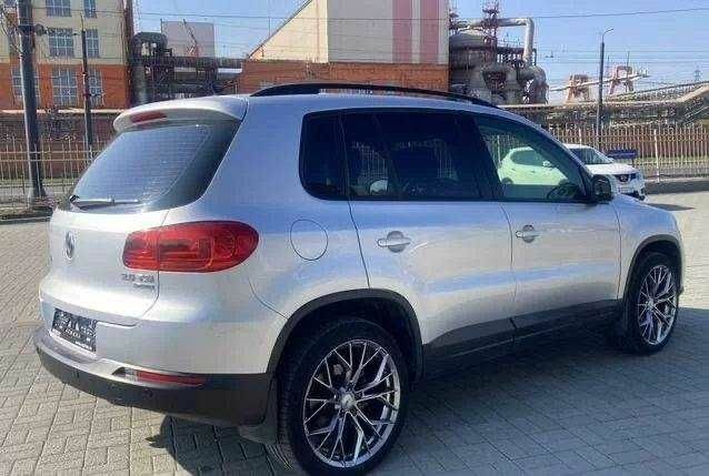 Серый Фольксваген Тигуан, объемом двигателя 0 л и пробегом 89 тыс. км за 9700 $, фото 4 на Automoto.ua