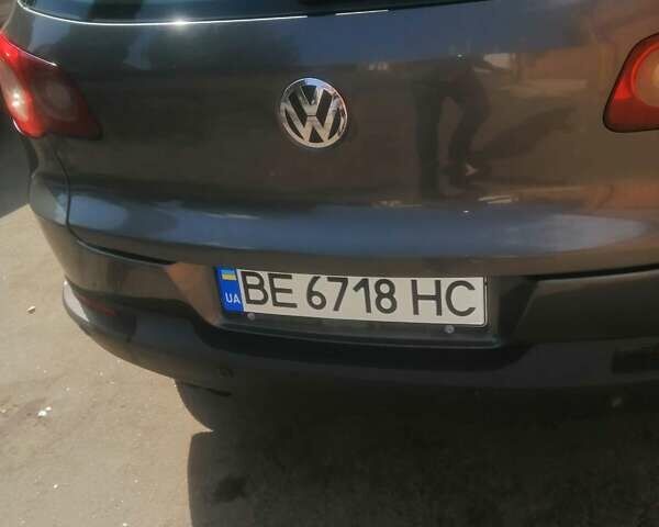 Серый Фольксваген Тигуан, объемом двигателя 2 л и пробегом 405 тыс. км за 11000 $, фото 11 на Automoto.ua