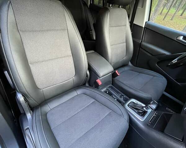 Серый Фольксваген Тигуан, объемом двигателя 2 л и пробегом 180 тыс. км за 11750 $, фото 22 на Automoto.ua