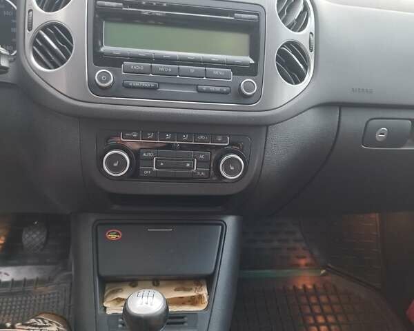 Серый Фольксваген Тигуан, объемом двигателя 1.39 л и пробегом 117 тыс. км за 22849 $, фото 19 на Automoto.ua