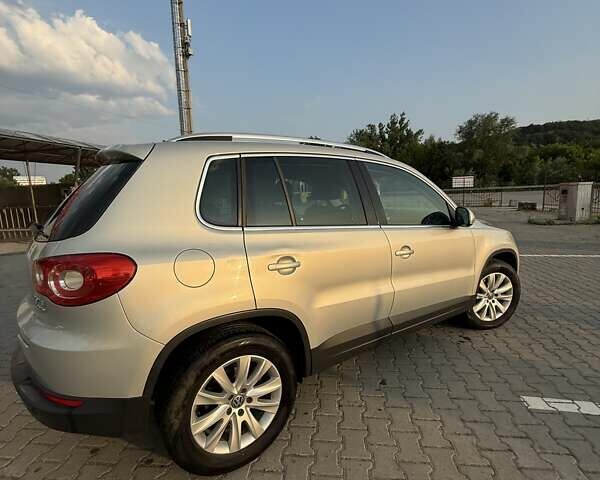 Серый Фольксваген Тигуан, объемом двигателя 1.98 л и пробегом 300 тыс. км за 10500 $, фото 4 на Automoto.ua