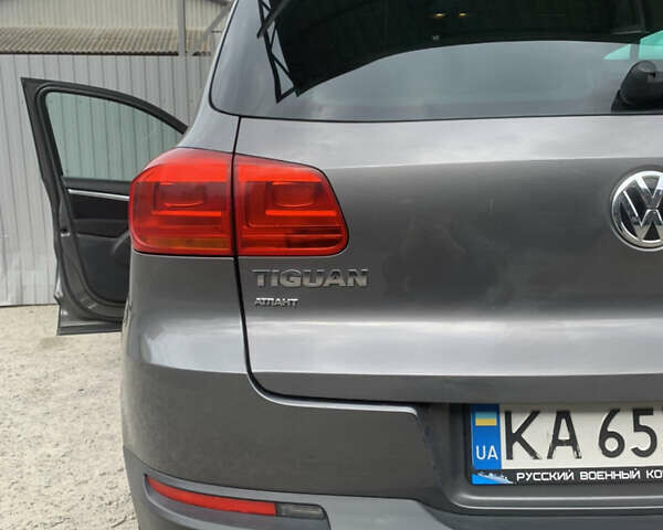 Серый Фольксваген Тигуан, объемом двигателя 1.98 л и пробегом 250 тыс. км за 11750 $, фото 1 на Automoto.ua