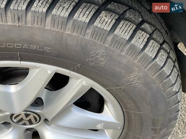 Серый Фольксваген Тигуан, объемом двигателя 2 л и пробегом 180 тыс. км за 11750 $, фото 46 на Automoto.ua