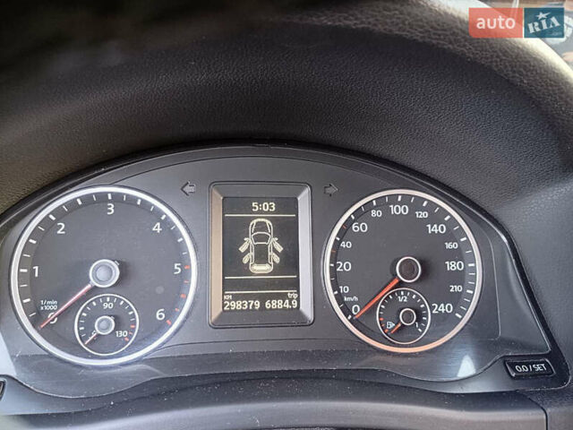 Сірий Фольксваген Тігуан, об'ємом двигуна 2 л та пробігом 298 тис. км за 13000 $, фото 11 на Automoto.ua