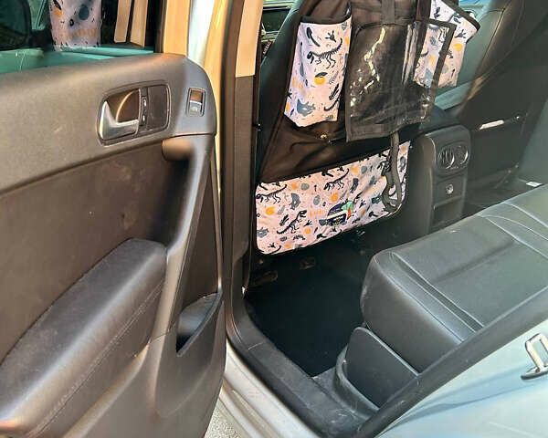 Серый Фольксваген Тигуан, объемом двигателя 1.98 л и пробегом 199 тыс. км за 9400 $, фото 4 на Automoto.ua