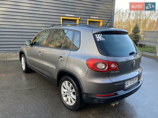 Серый Фольксваген Тигуан, объемом двигателя 2 л и пробегом 289 тыс. км за 10799 $, фото 2 на Automoto.ua