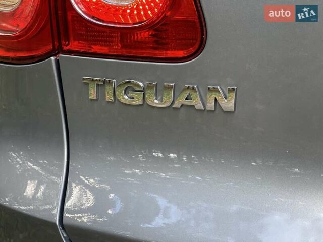 Серый Фольксваген Тигуан, объемом двигателя 2 л и пробегом 180 тыс. км за 11999 $, фото 8 на Automoto.ua