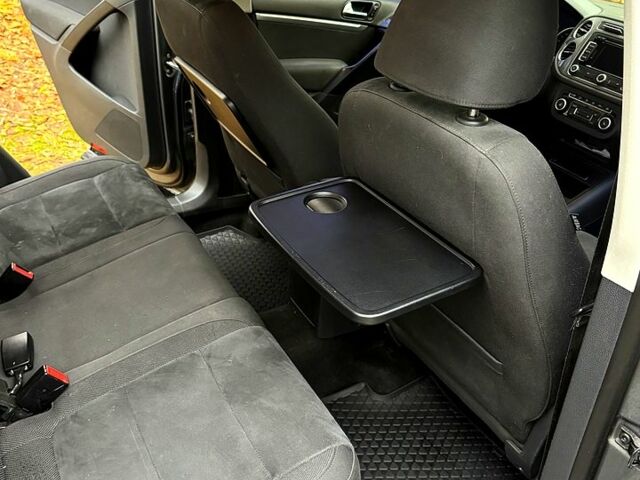 Сірий Фольксваген Тігуан, об'ємом двигуна 2 л та пробігом 242 тис. км за 9300 $, фото 9 на Automoto.ua