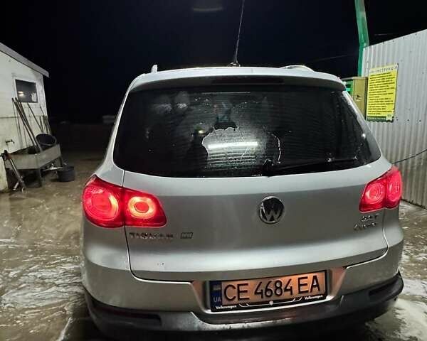 Серый Фольксваген Тигуан, объемом двигателя 2 л и пробегом 217 тыс. км за 12000 $, фото 3 на Automoto.ua