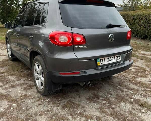 Сірий Фольксваген Тігуан, об'ємом двигуна 2 л та пробігом 117 тис. км за 11000 $, фото 3 на Automoto.ua