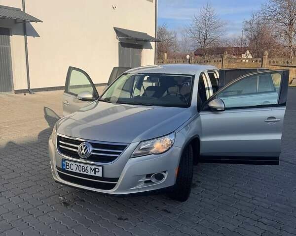 Сірий Фольксваген Тігуан, об'ємом двигуна 1.98 л та пробігом 252 тис. км за 9500 $, фото 1 на Automoto.ua