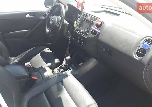 Серый Фольксваген Тигуан, объемом двигателя 1.98 л и пробегом 247 тыс. км за 12500 $, фото 10 на Automoto.ua