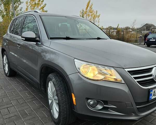 Сірий Фольксваген Тігуан, об'ємом двигуна 1.98 л та пробігом 194 тис. км за 10800 $, фото 1 на Automoto.ua