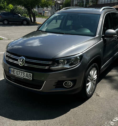 Серый Фольксваген Тигуан, объемом двигателя 1.98 л и пробегом 258 тыс. км за 10500 $, фото 1 на Automoto.ua