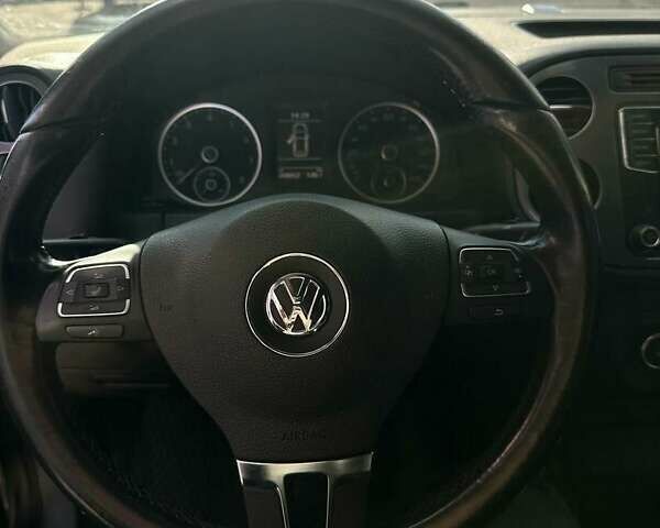 Серый Фольксваген Тигуан, объемом двигателя 1.98 л и пробегом 235 тыс. км за 10500 $, фото 5 на Automoto.ua