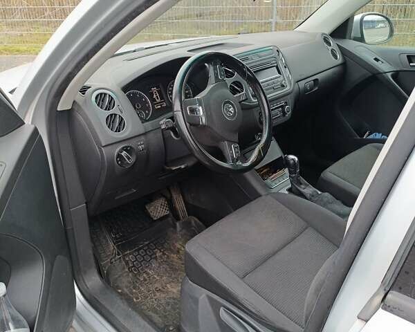 Серый Фольксваген Тигуан, объемом двигателя 1.98 л и пробегом 132 тыс. км за 12500 $, фото 7 на Automoto.ua