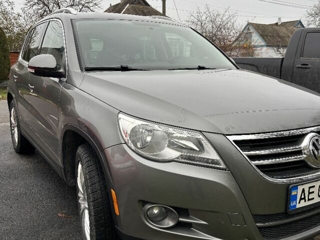 Серый Фольксваген Тигуан, объемом двигателя 2 л и пробегом 194 тыс. км за 10800 $, фото 6 на Automoto.ua