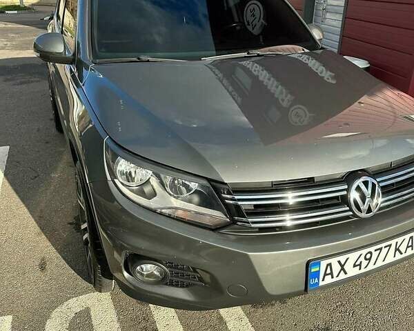 Серый Фольксваген Тигуан, объемом двигателя 1.98 л и пробегом 235 тыс. км за 10500 $, фото 1 на Automoto.ua