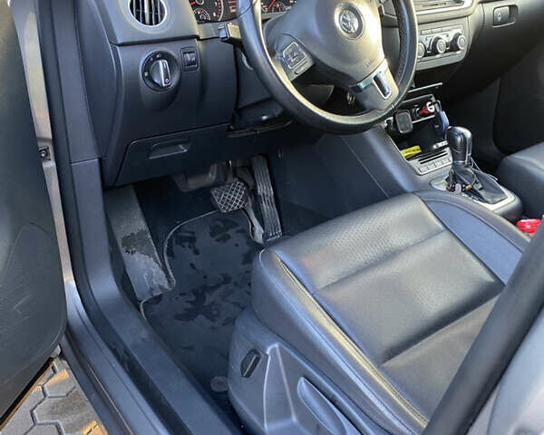 Серый Фольксваген Тигуан, объемом двигателя 2 л и пробегом 289 тыс. км за 10799 $, фото 6 на Automoto.ua