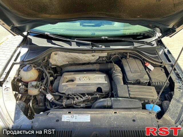 Серый Фольксваген Тигуан, объемом двигателя 2 л и пробегом 223 тыс. км за 12000 $, фото 8 на Automoto.ua