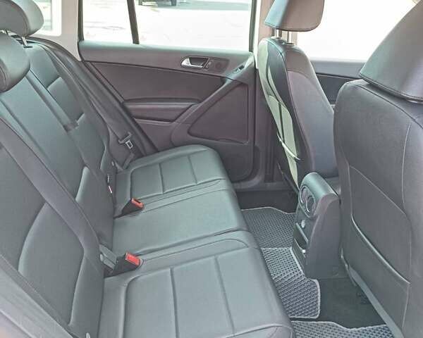 Серый Фольксваген Тигуан, объемом двигателя 1.98 л и пробегом 165 тыс. км за 11700 $, фото 2 на Automoto.ua