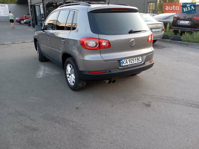 Сірий Фольксваген Тігуан, об'ємом двигуна 2 л та пробігом 298 тис. км за 13000 $, фото 7 на Automoto.ua