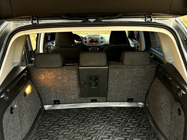 Серый Фольксваген Тигуан, объемом двигателя 2 л и пробегом 242 тыс. км за 9300 $, фото 10 на Automoto.ua