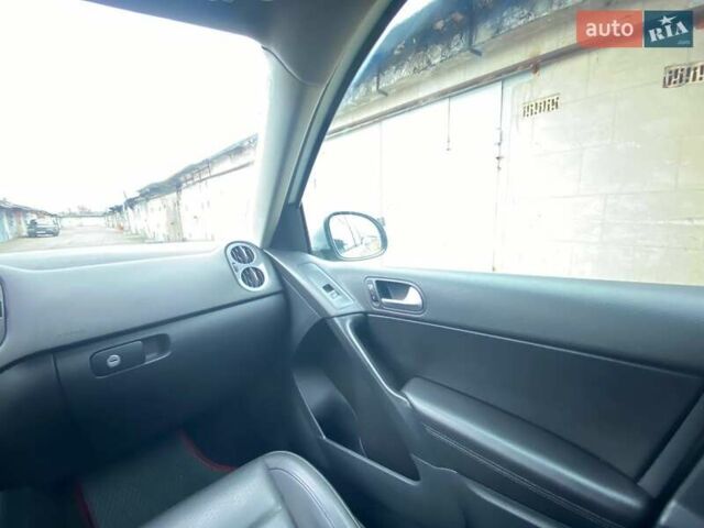 Серый Фольксваген Тигуан, объемом двигателя 1.98 л и пробегом 228 тыс. км за 9000 $, фото 14 на Automoto.ua