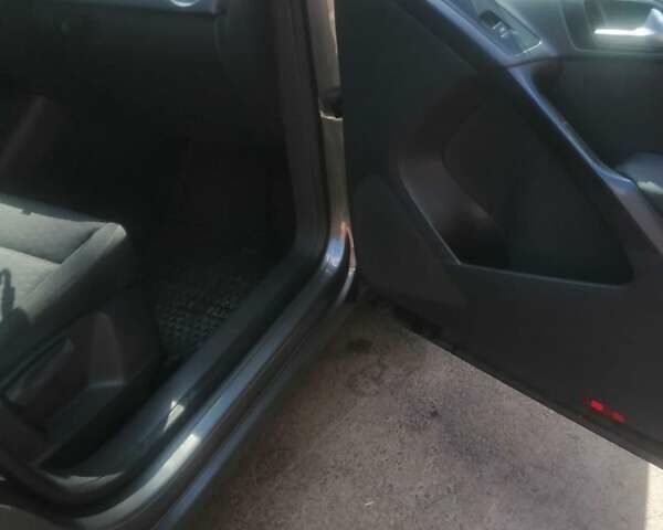 Серый Фольксваген Тигуан, объемом двигателя 1.97 л и пробегом 412 тыс. км за 10000 $, фото 4 на Automoto.ua