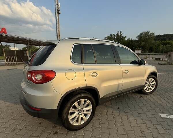 Серый Фольксваген Тигуан, объемом двигателя 1.98 л и пробегом 300 тыс. км за 10500 $, фото 2 на Automoto.ua