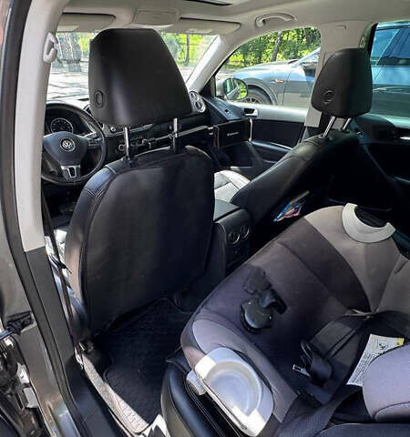 Сірий Фольксваген Тігуан, об'ємом двигуна 1.98 л та пробігом 261 тис. км за 9800 $, фото 4 на Automoto.ua