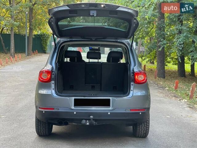 Серый Фольксваген Тигуан, объемом двигателя 2 л и пробегом 180 тыс. км за 11999 $, фото 10 на Automoto.ua