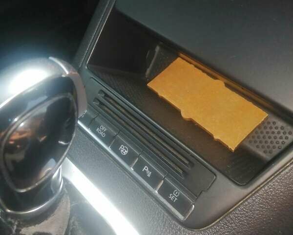 Серый Фольксваген Тигуан, объемом двигателя 1.97 л и пробегом 412 тыс. км за 10000 $, фото 7 на Automoto.ua