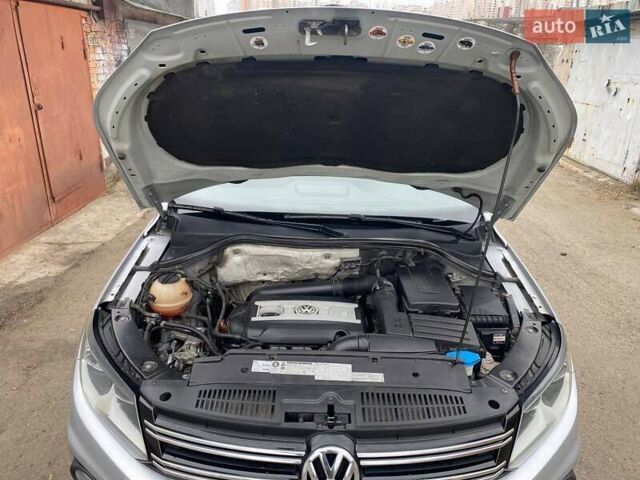 Серый Фольксваген Тигуан, объемом двигателя 1.98 л и пробегом 228 тыс. км за 9000 $, фото 35 на Automoto.ua