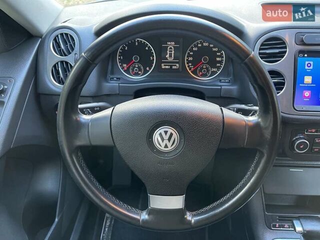 Серый Фольксваген Тигуан, объемом двигателя 2 л и пробегом 180 тыс. км за 11999 $, фото 19 на Automoto.ua