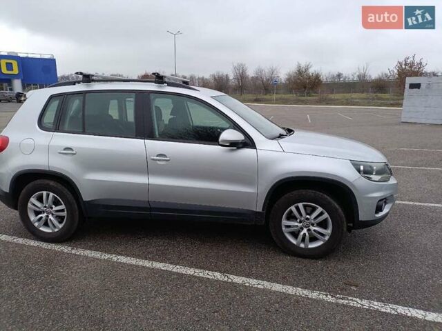 Серый Фольксваген Тигуан, объемом двигателя 1.98 л и пробегом 132 тыс. км за 12500 $, фото 4 на Automoto.ua