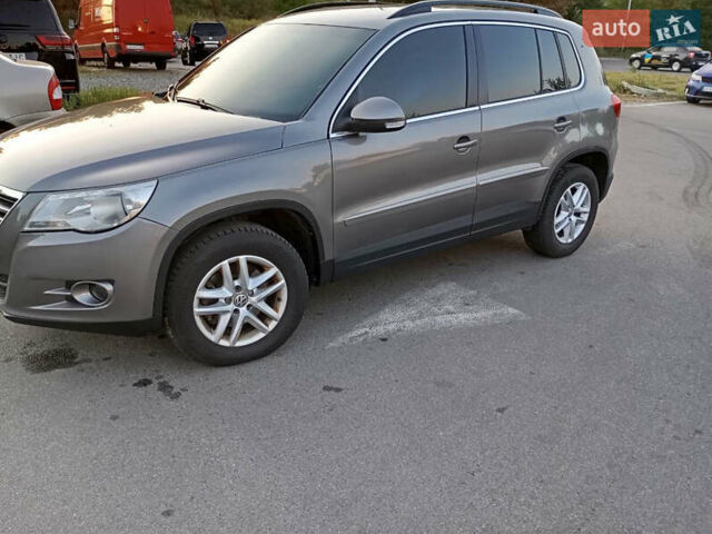 Сірий Фольксваген Тігуан, об'ємом двигуна 2 л та пробігом 298 тис. км за 13000 $, фото 3 на Automoto.ua