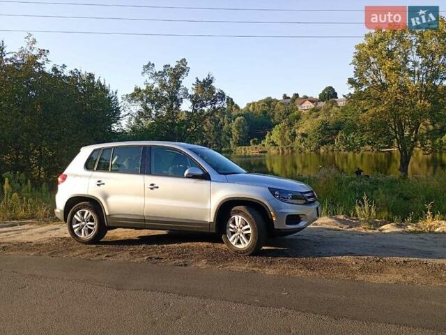 Серый Фольксваген Тигуан, объемом двигателя 1.98 л и пробегом 242 тыс. км за 9300 $, фото 1 на Automoto.ua
