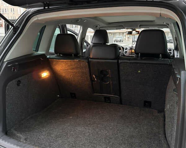 Сірий Фольксваген Тігуан, об'ємом двигуна 1.98 л та пробігом 225 тис. км за 10400 $, фото 13 на Automoto.ua