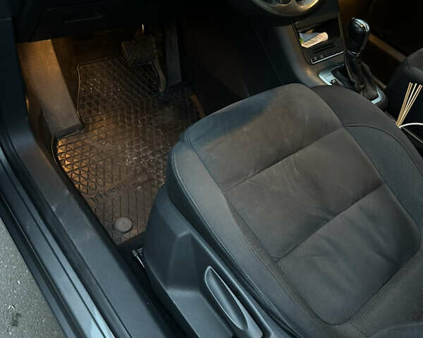 Серый Фольксваген Тигуан, объемом двигателя 1.98 л и пробегом 128 тыс. км за 11000 $, фото 6 на Automoto.ua