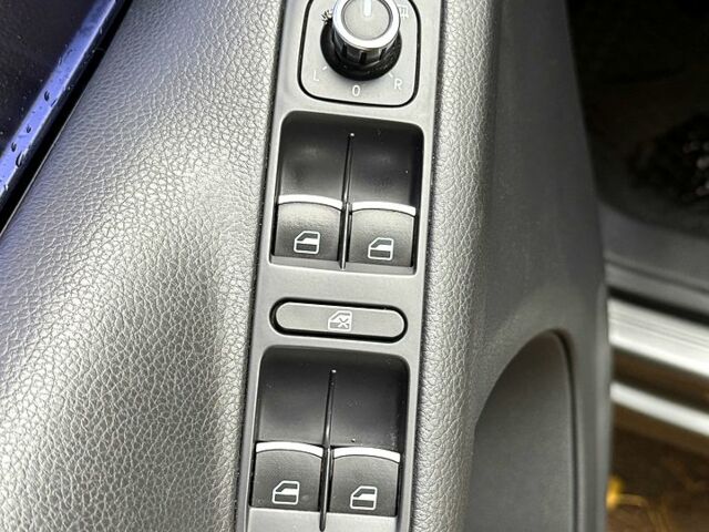 Серый Фольксваген Тигуан, объемом двигателя 2 л и пробегом 242 тыс. км за 9300 $, фото 6 на Automoto.ua