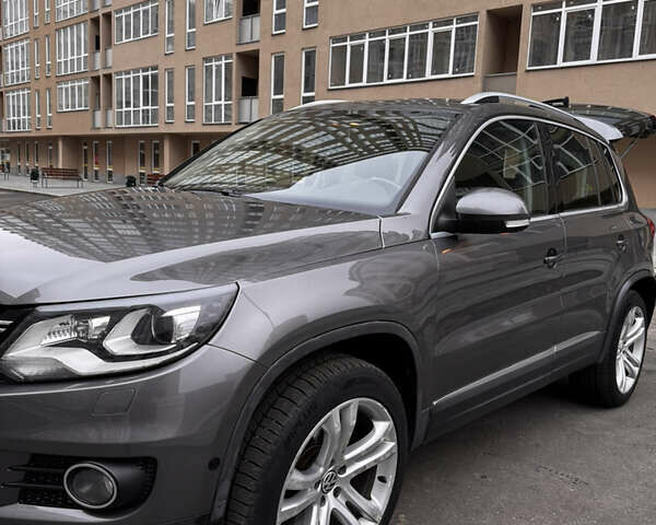 Сірий Фольксваген Тігуан, об'ємом двигуна 1.98 л та пробігом 225 тис. км за 10400 $, фото 1 на Automoto.ua