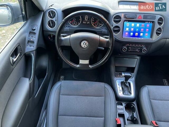Серый Фольксваген Тигуан, объемом двигателя 2 л и пробегом 180 тыс. км за 11999 $, фото 18 на Automoto.ua