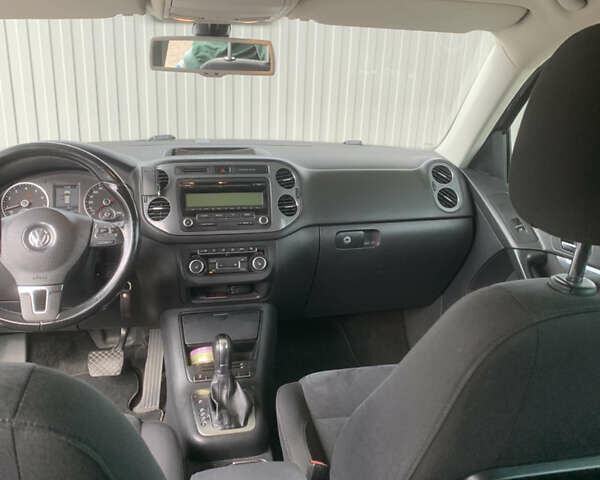 Серый Фольксваген Тигуан, объемом двигателя 1.98 л и пробегом 250 тыс. км за 11750 $, фото 24 на Automoto.ua